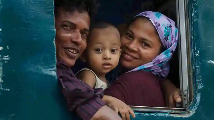 family of 3 in train car window