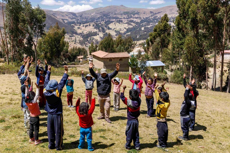 kids in circle